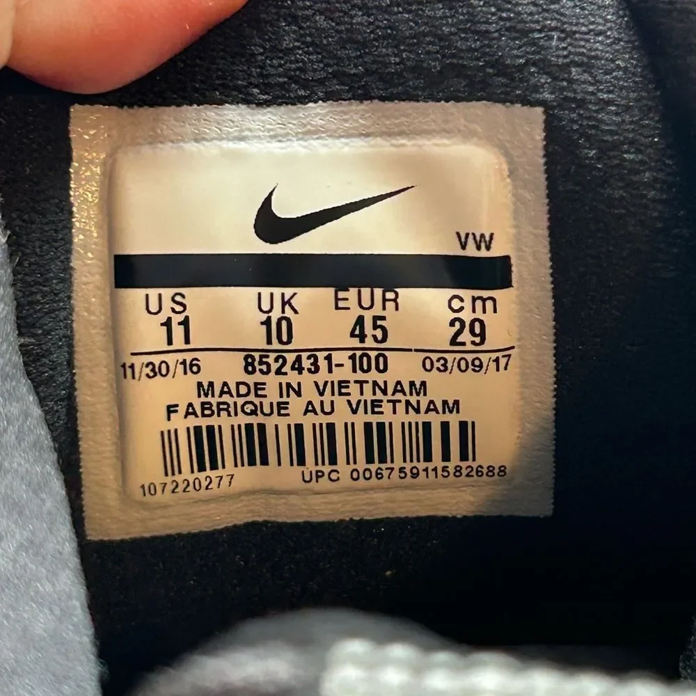 Nike men white